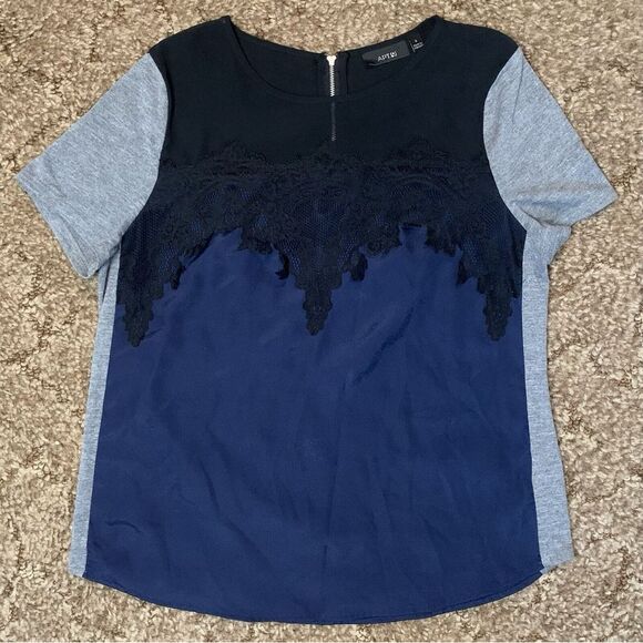APT. 9 Top Womens Small Black Navy‎ Blue Gray Lace Detail Short Sleeve Shirt - Picture 1 of 7